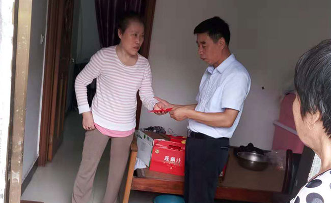 香蕉视频911公司慰问安宜社区少数民族困难户 香蕉视频911公司慰问安宜社区少数民族困难户